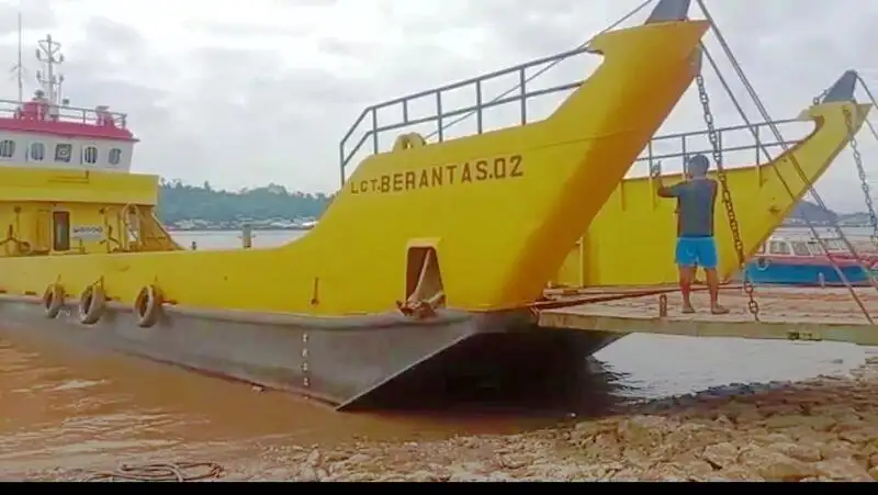 Balsa de desembarque, tanque à venda