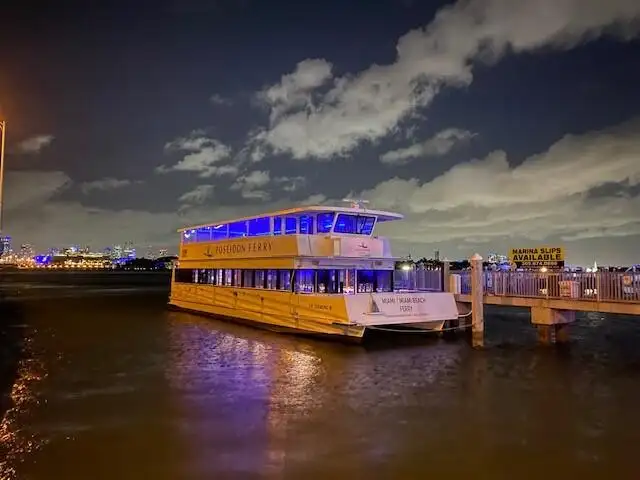 Navio de passageiros à venda