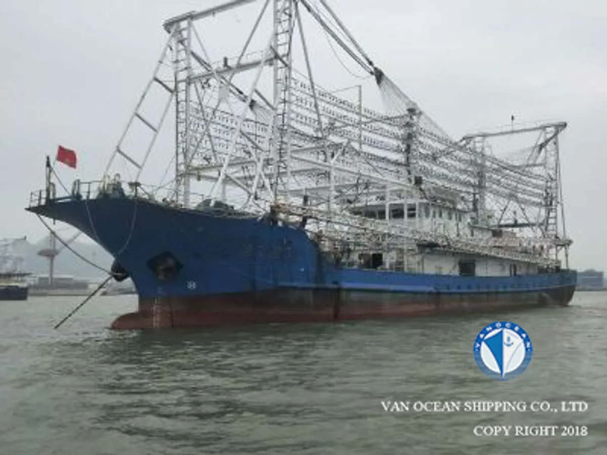 Navio de pesca de lula com anzol à venda