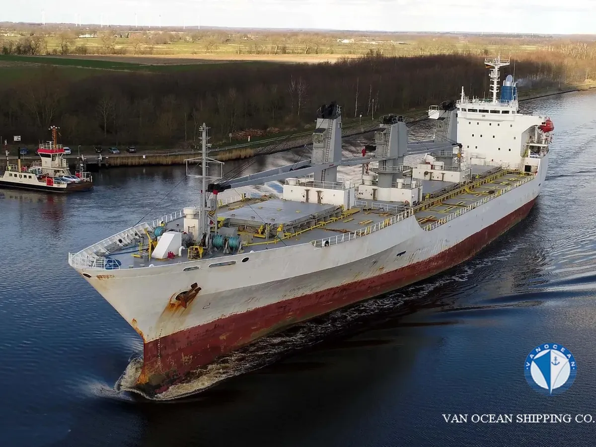 Navio frigorífico à venda