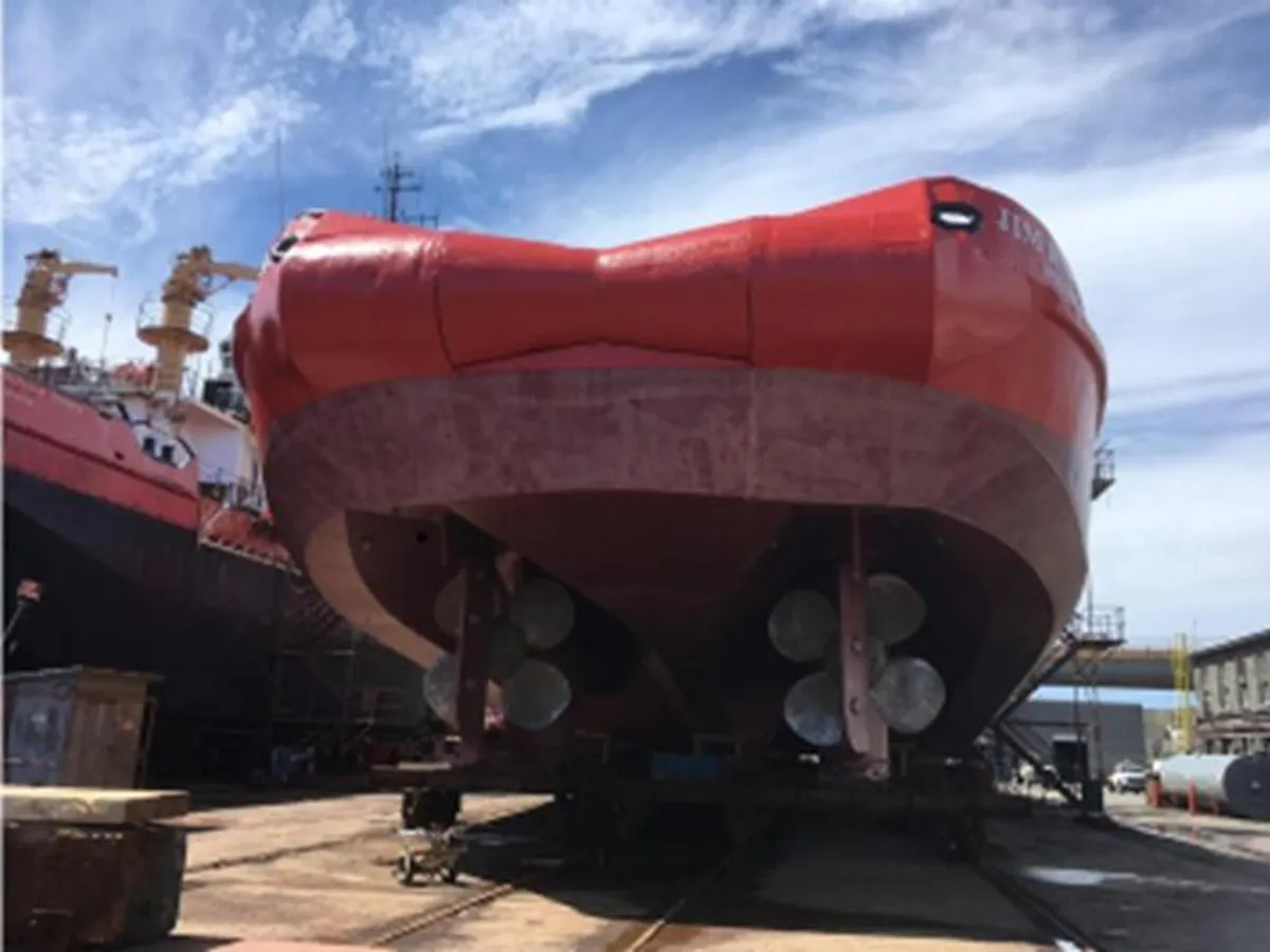 Navio de abastecimento à venda