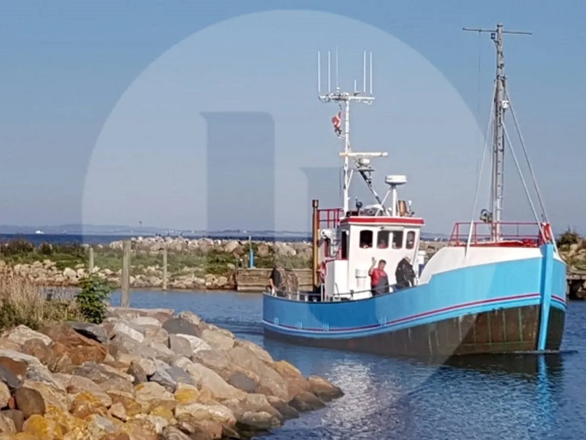 Navio de pesca à venda