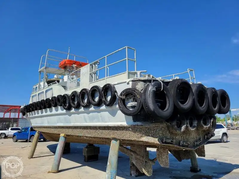Barco de tripulação à venda