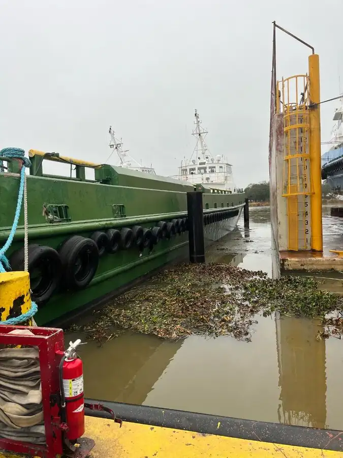 Barco de tripulação à venda