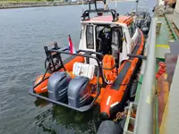 Navio porta-contêineres à venda