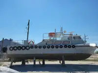 Barco de tripulação à venda