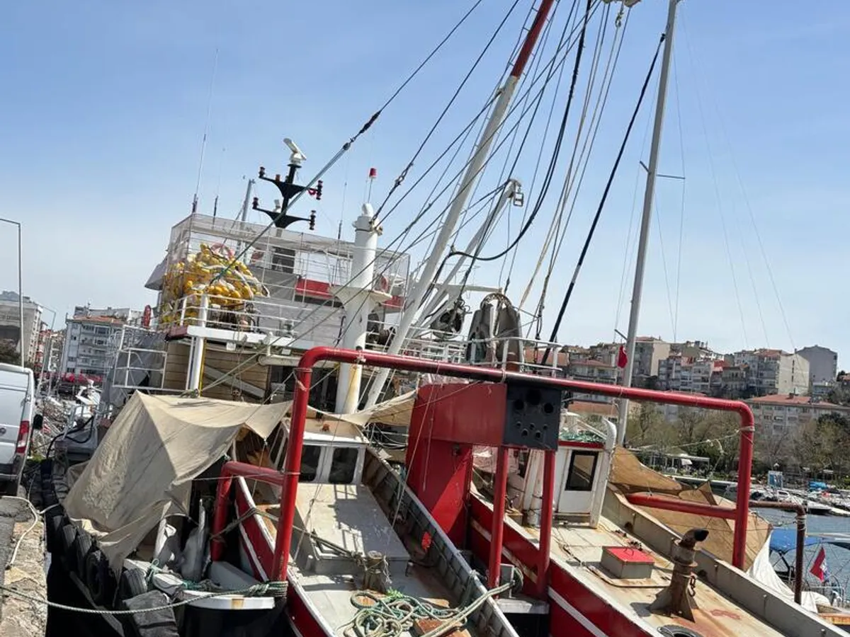Navio de pesca à venda
