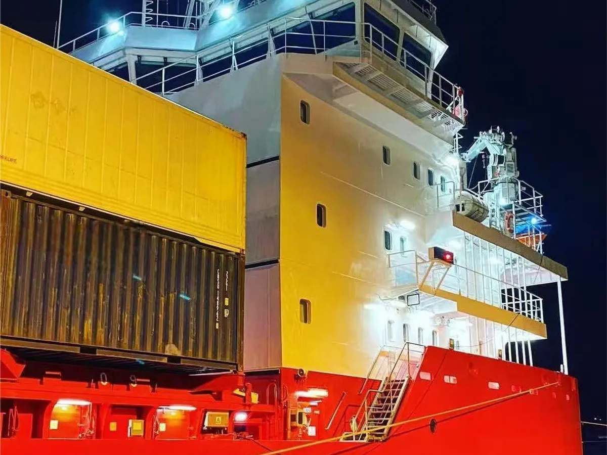 Navio frigorífico à venda