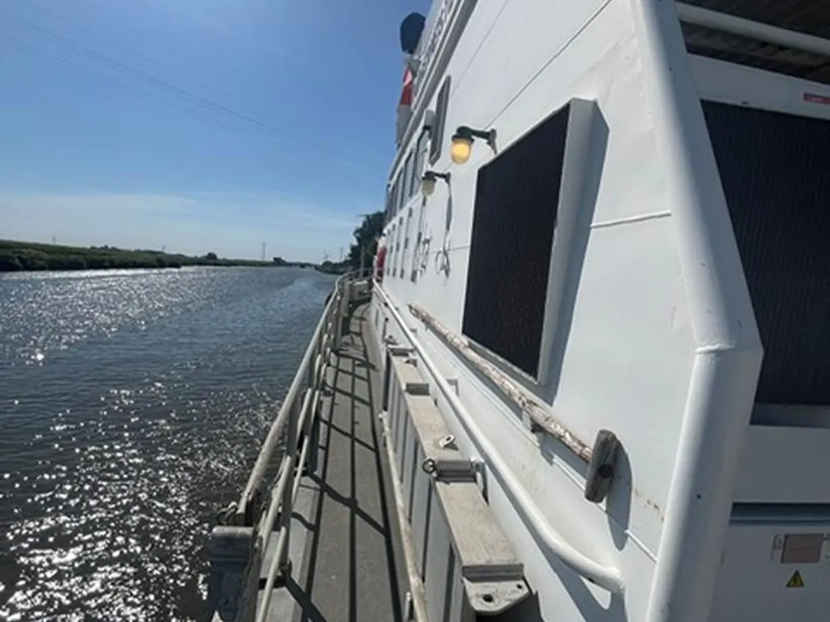 Navio de patrulha à venda