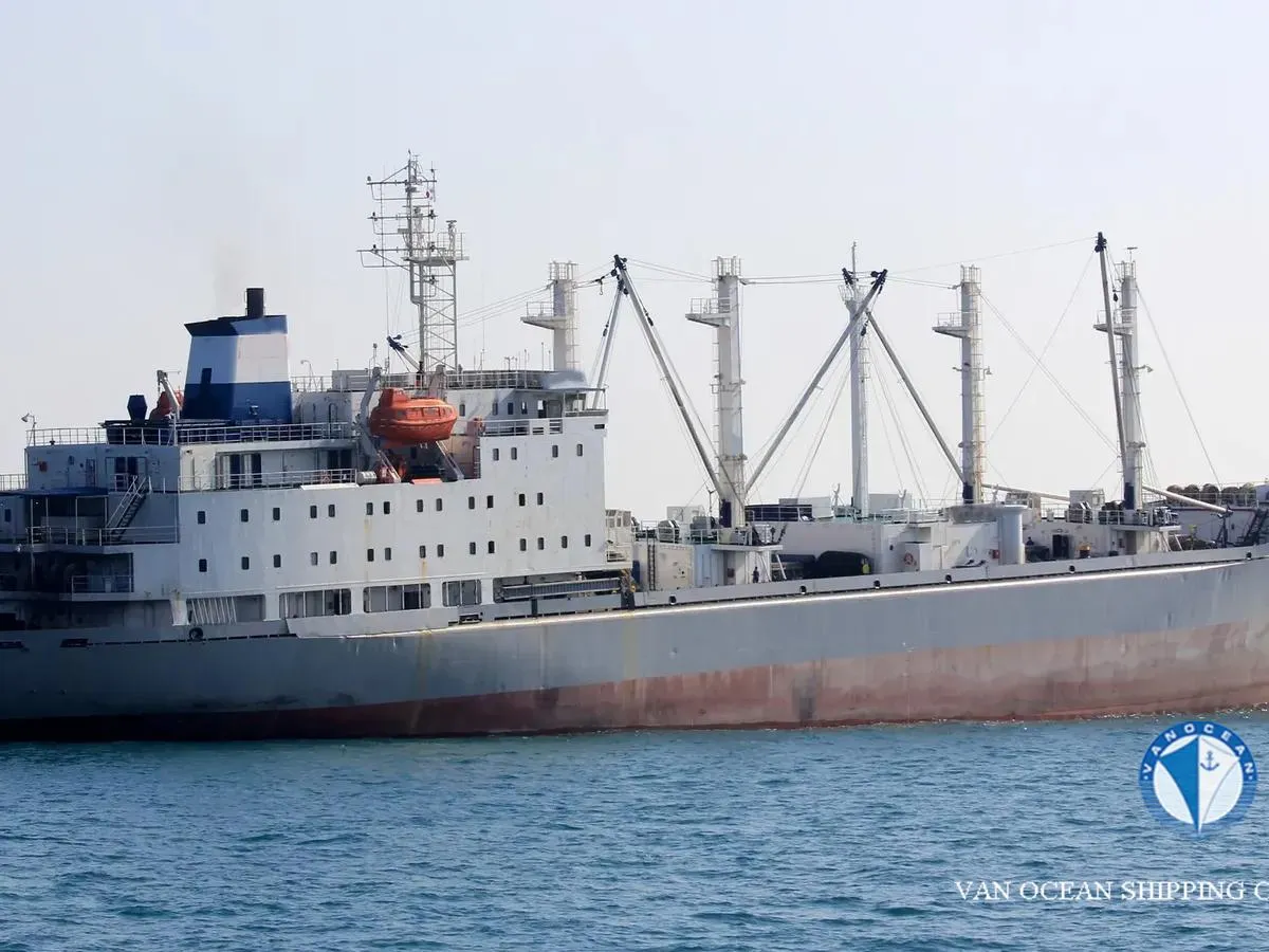 Navio frigorífico à venda