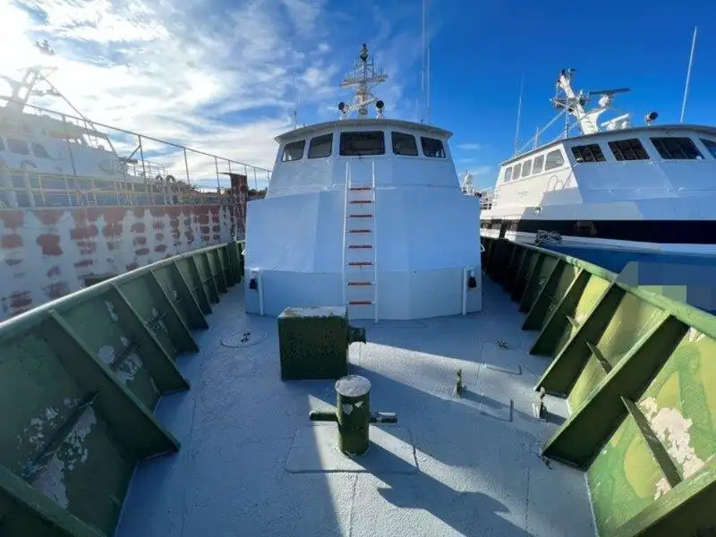 Barco de tripulação à venda
