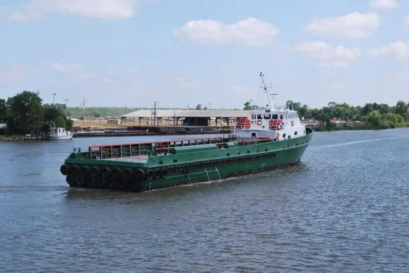 Barco de tripulação à venda