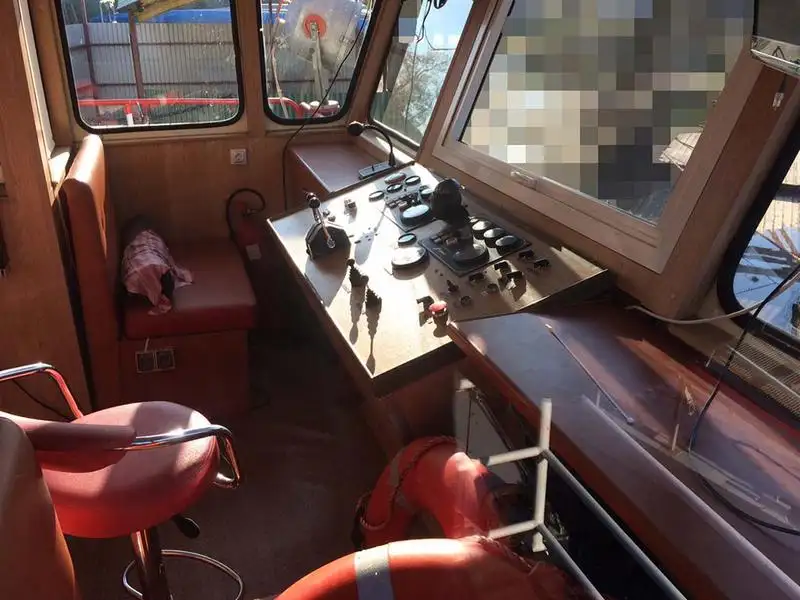 Navio porta-contêineres à venda