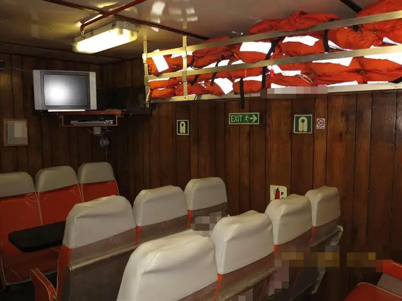 Barco de tripulação à venda