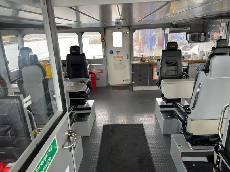Navio porta-contêineres à venda