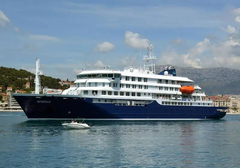 Navio de cruzeiro à venda