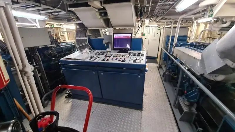 Navio de abastecimento à venda