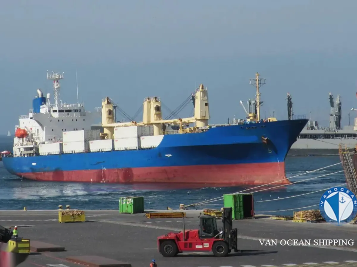 Navio frigorífico à venda