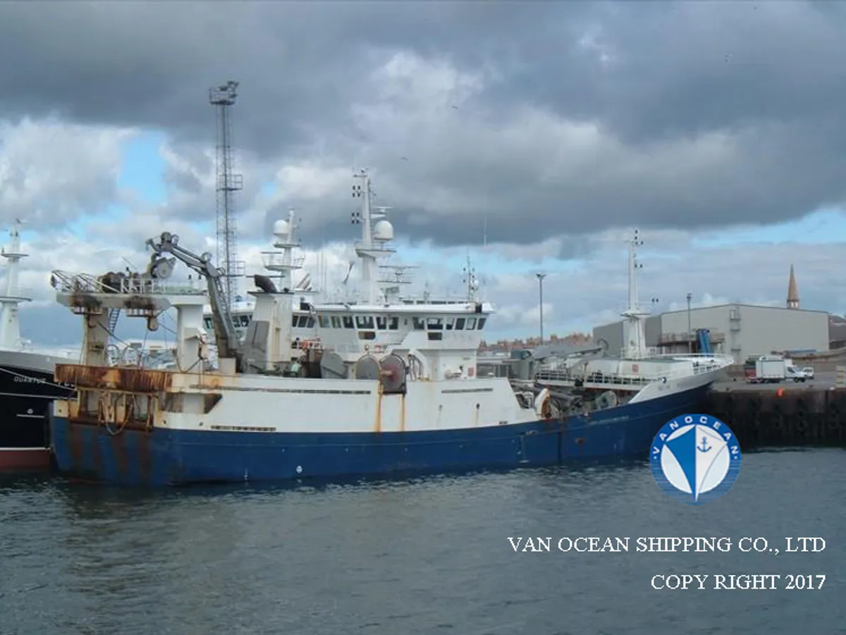 Navio de pesca de arrasto à venda