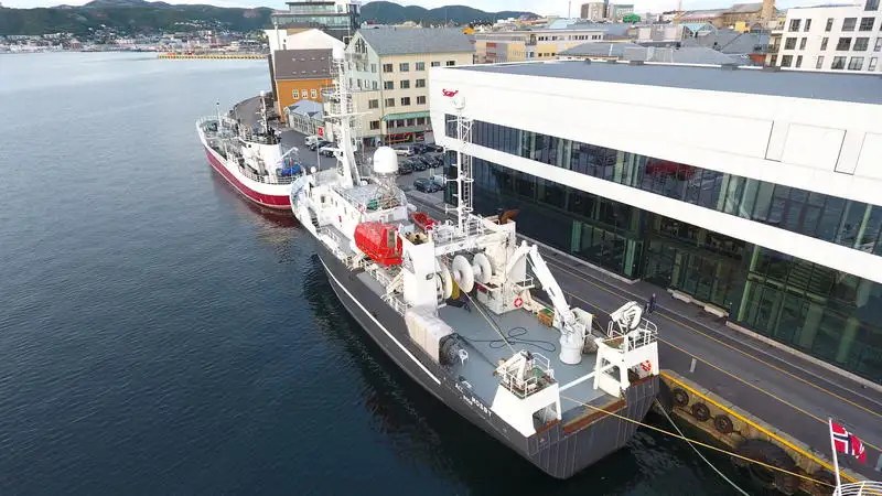 Navio porta-contêineres à venda