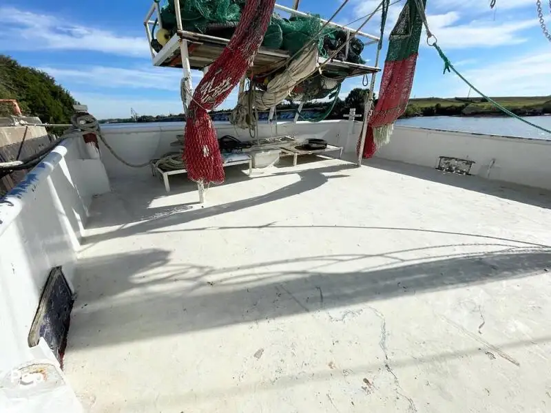 Navio de pesca de arrasto à venda