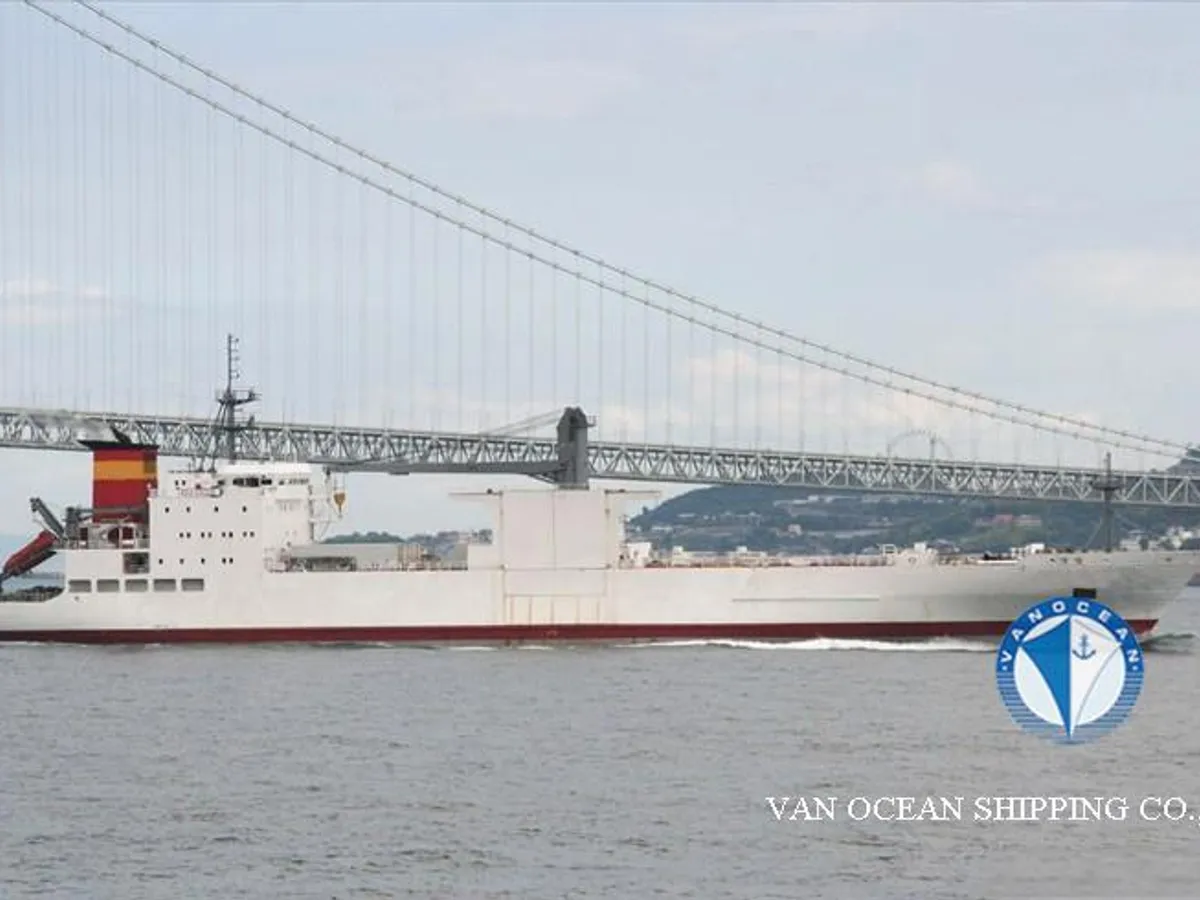 Navio frigorífico à venda