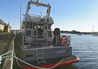 Barco de tripulação à venda