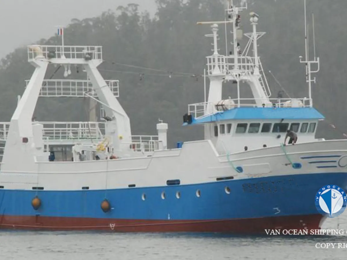 Navio de pesca de arrasto à venda