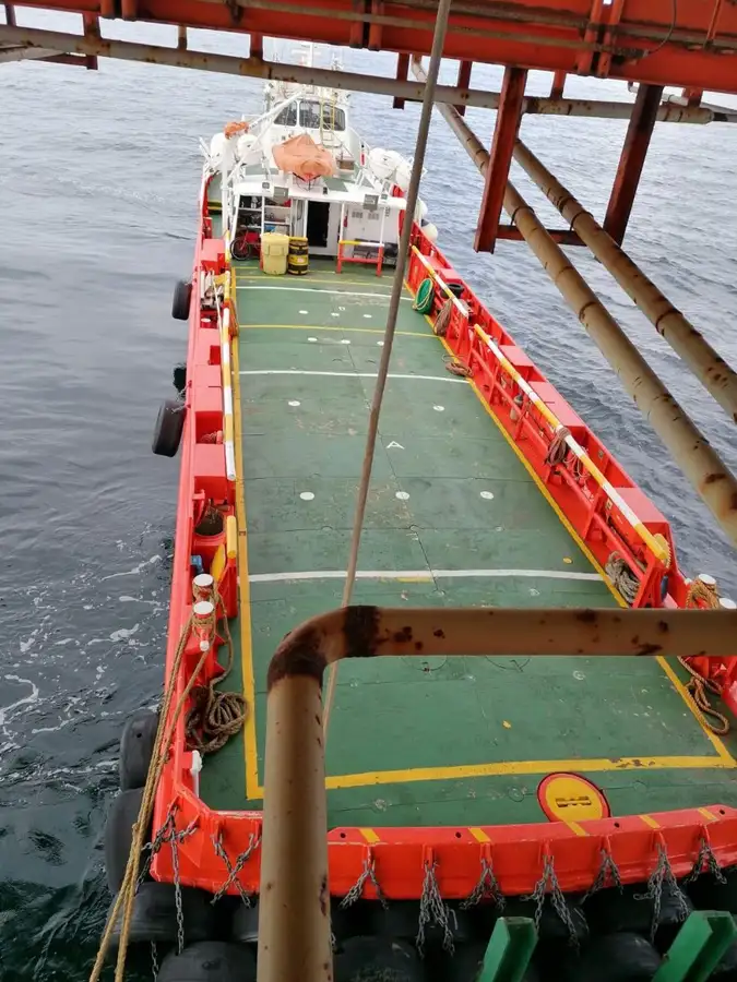 Barco de tripulação à venda