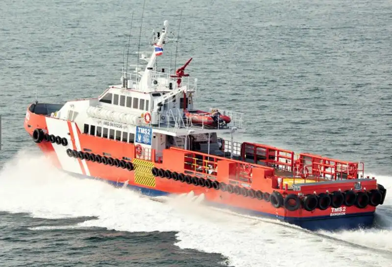 Barco de tripulação à venda