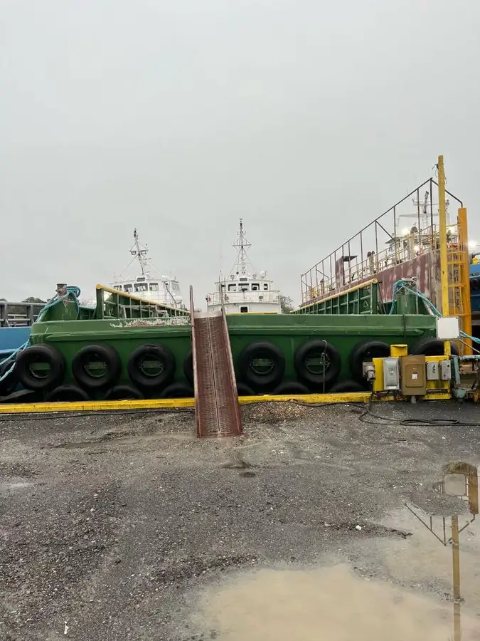 Barco de tripulação à venda