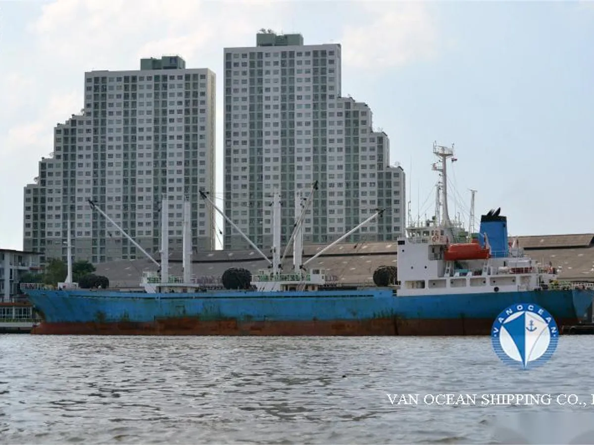 Navio frigorífico à venda