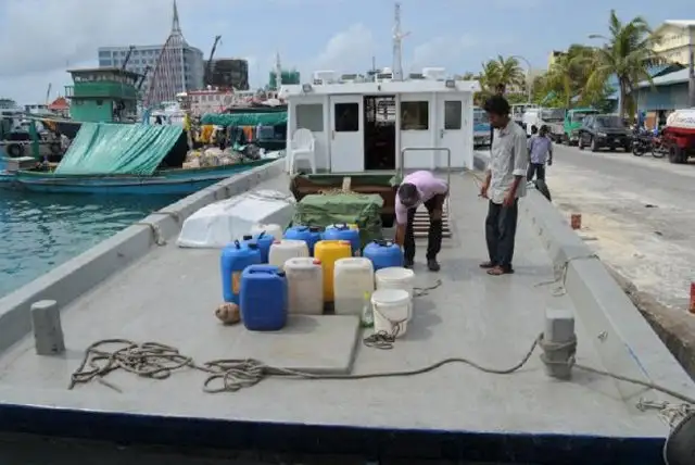 Barco de tripulação à venda