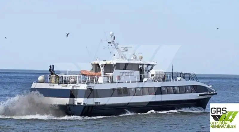 Barco de tripulação à venda