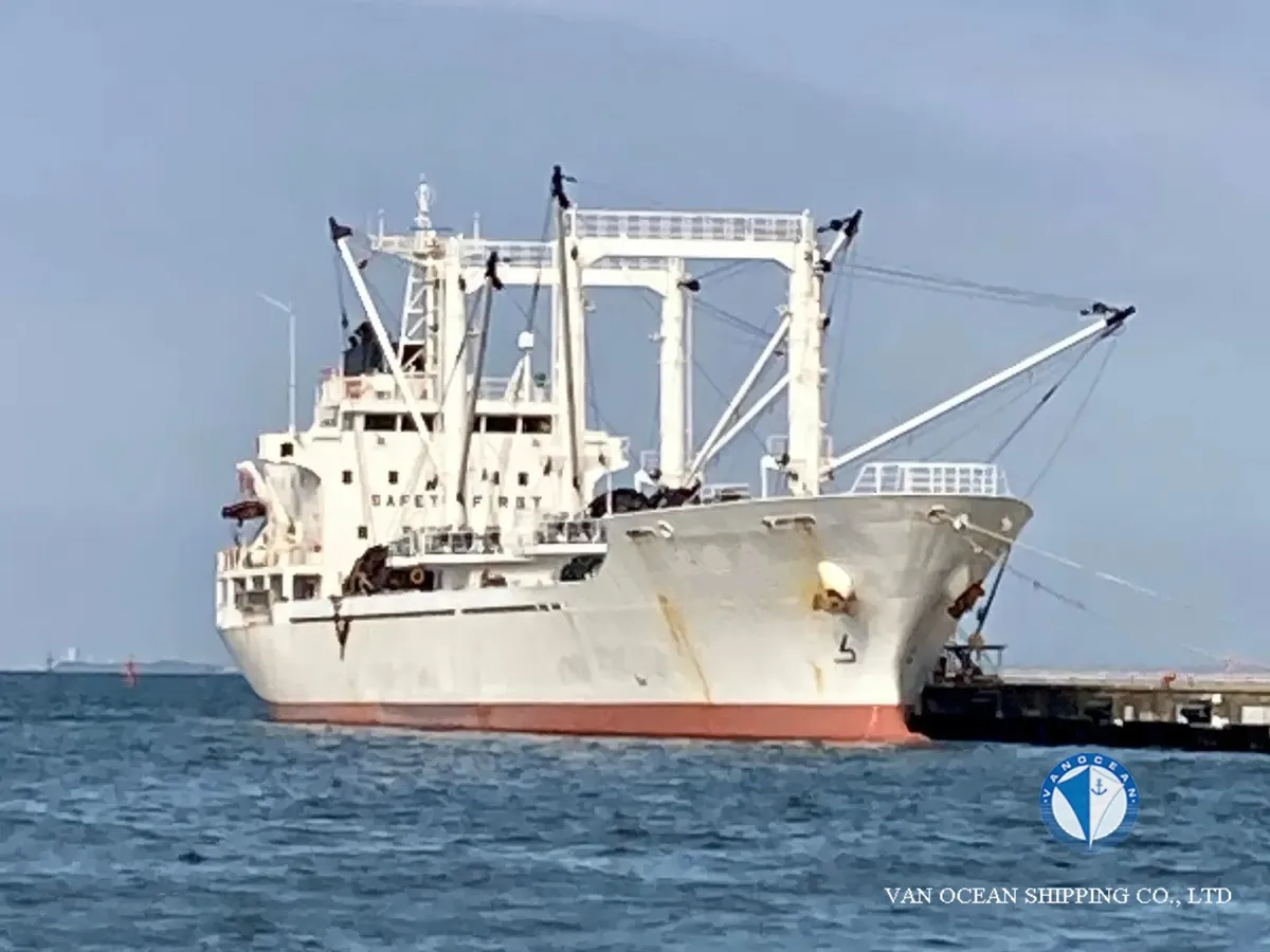 Navio frigorífico à venda