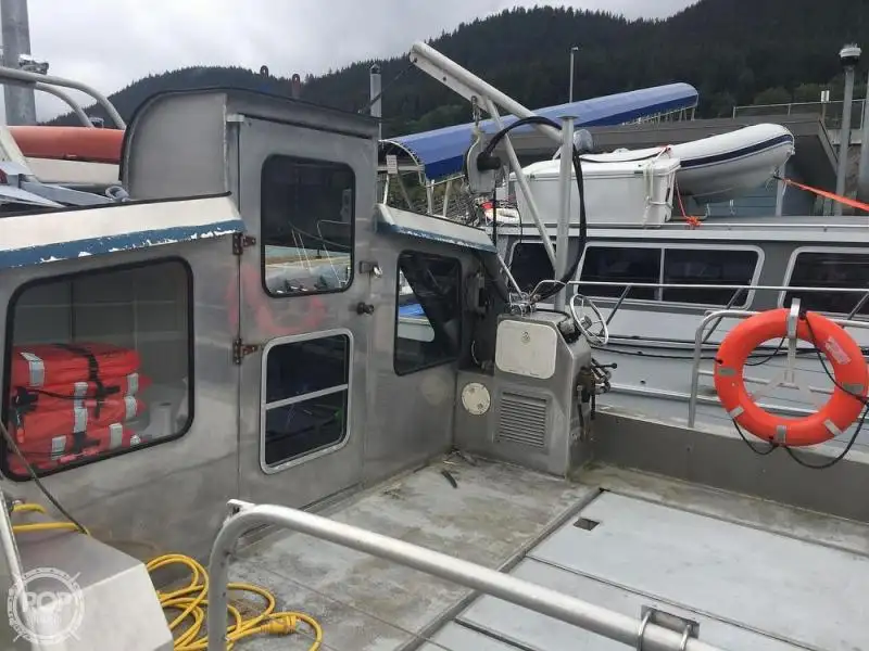 Barco de tripulação à venda