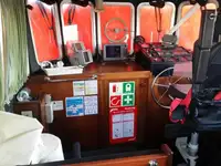 Barco de tripulação à venda