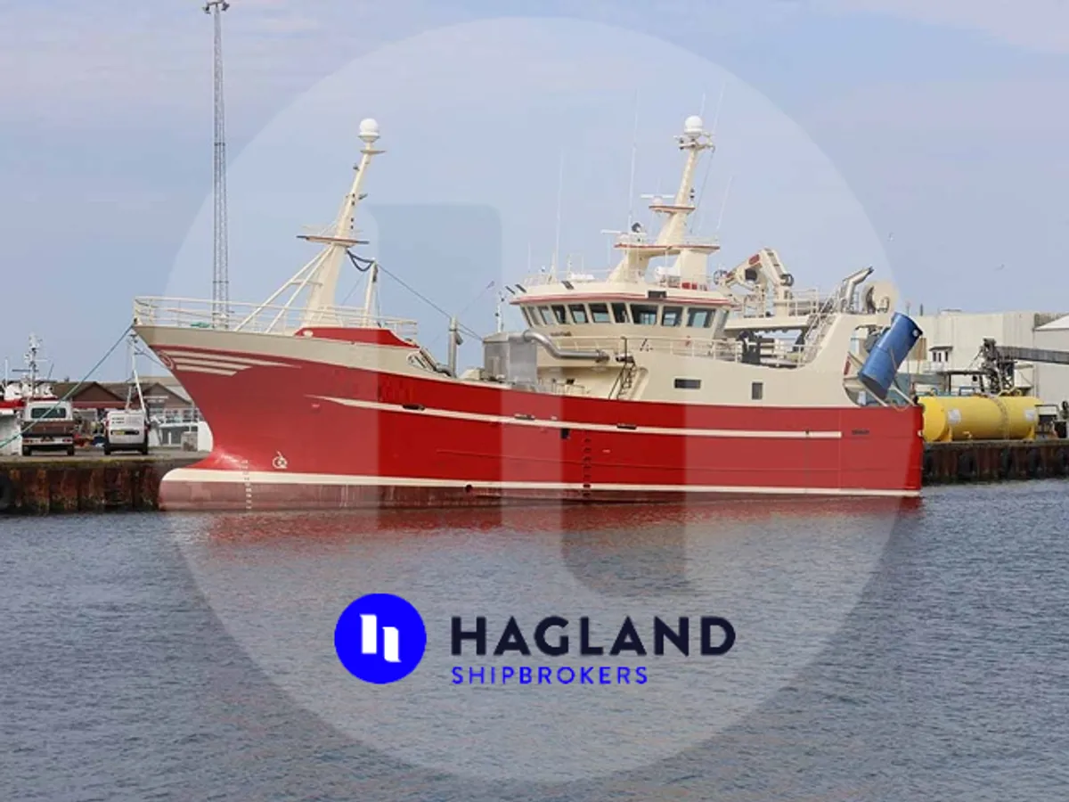Navio de pesca à venda