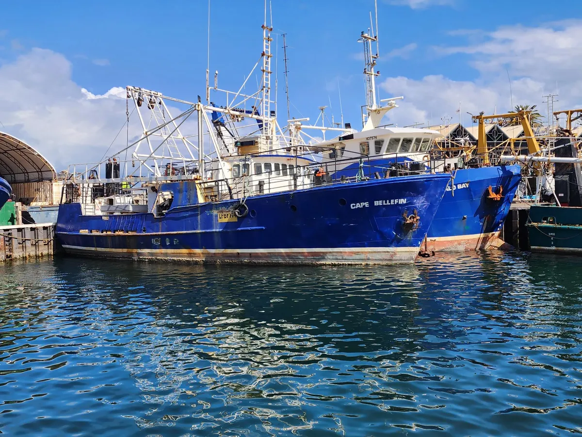 Navio de pesca de arrasto à venda