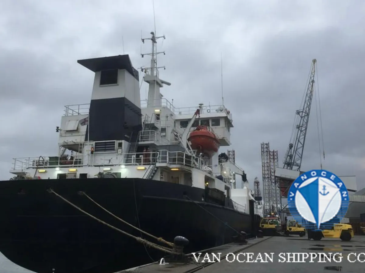 Navio frigorífico à venda