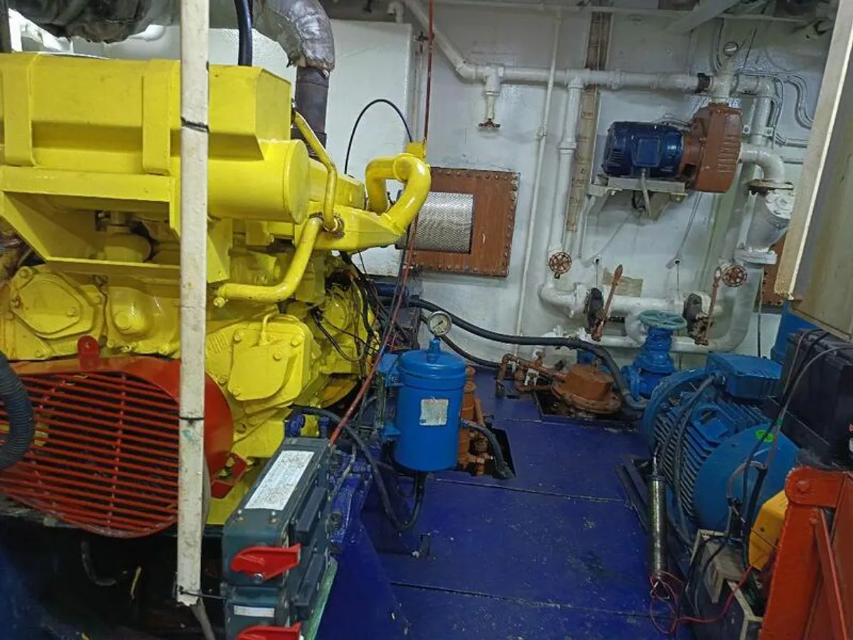 Navio de abastecimento à venda