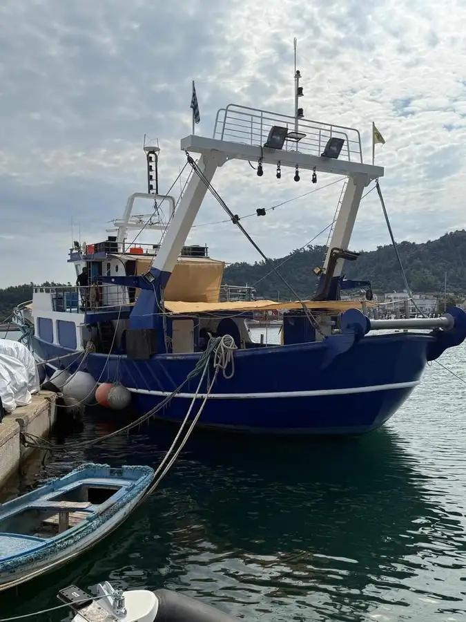 Navio de pesca de arrasto à venda