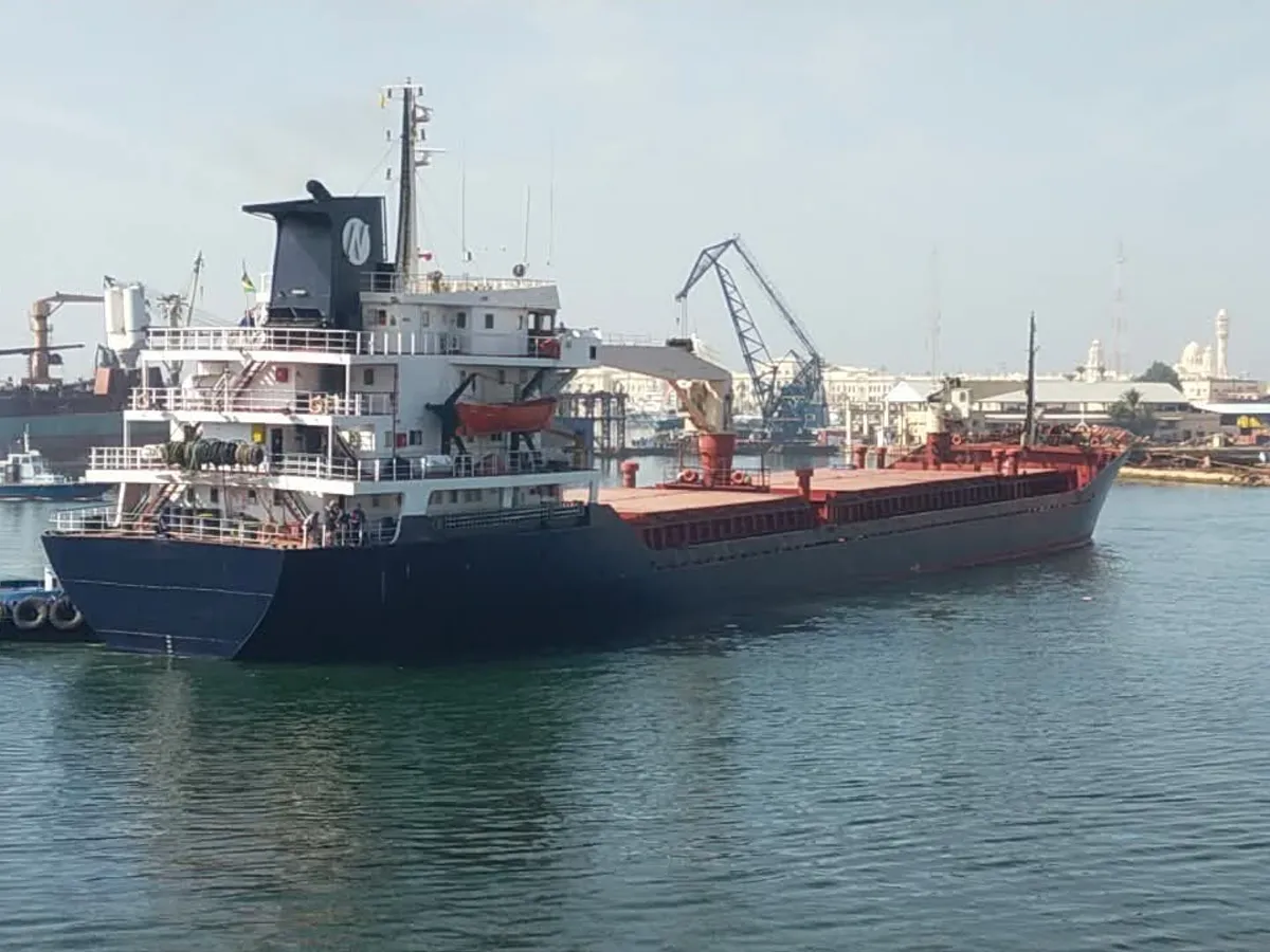 Navio costeiro à venda
