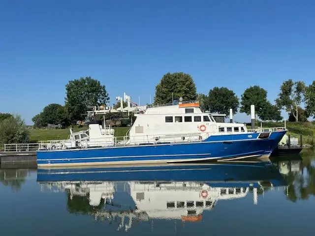 Navio de pesquisa à venda