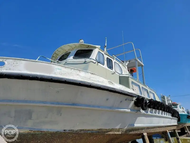 Barco de tripulação à venda