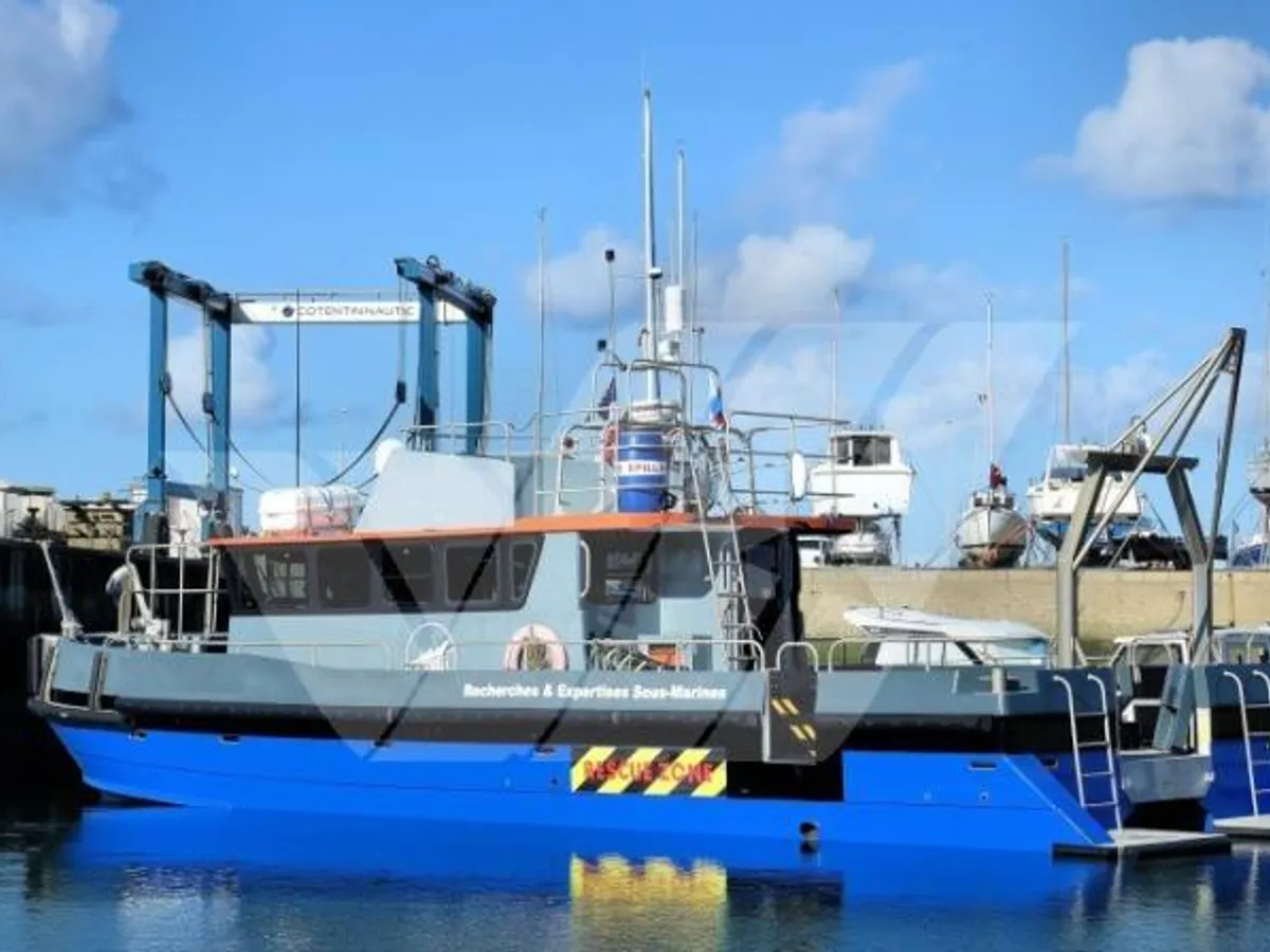Navio de pesquisa à venda