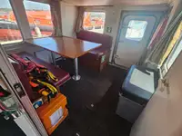 Barco de tripulação à venda