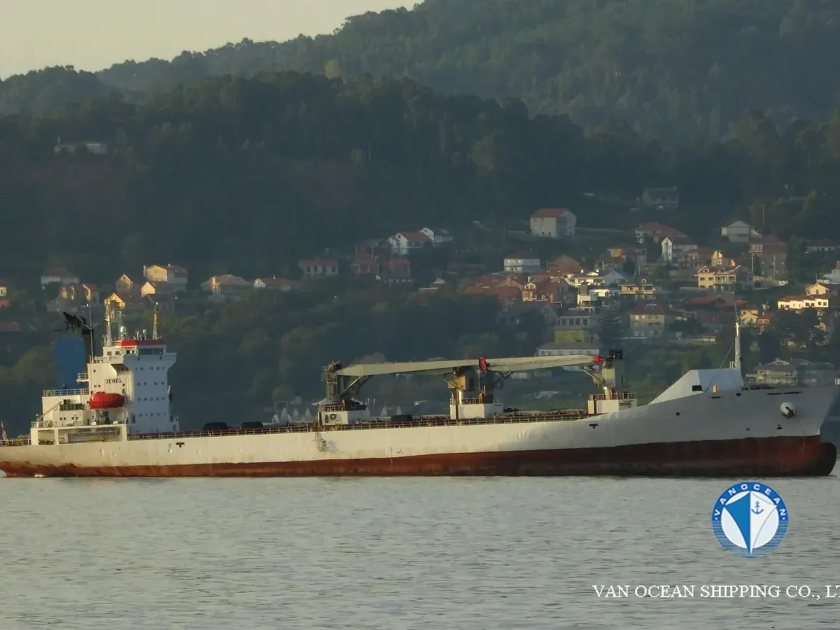 Navio frigorífico à venda