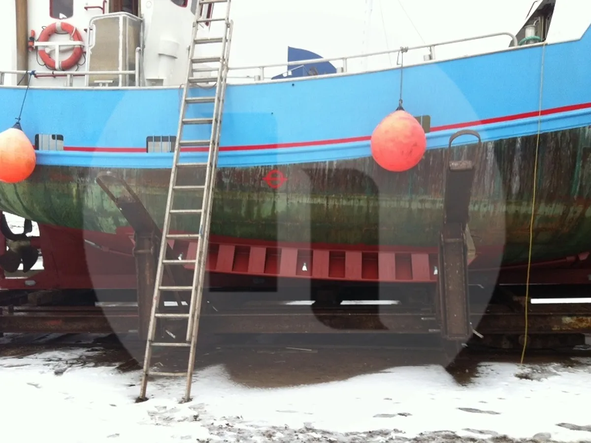 Navio de pesca à venda