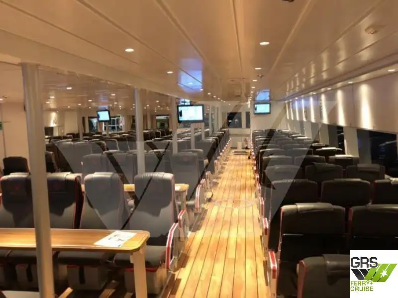 Navio de passageiros à venda